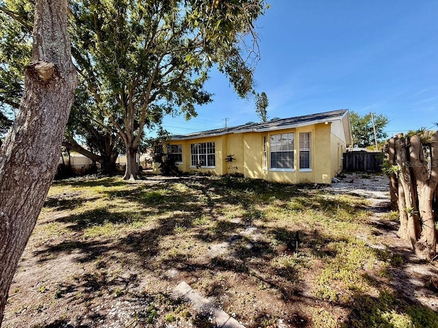 5615 Waneta Pl, Sarasota, FL 34231 - view of front of home featuring stucco siding
