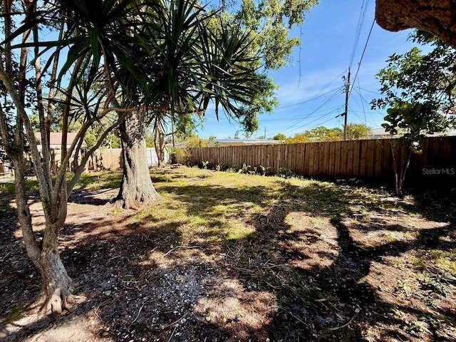 5615 Waneta Pl, Sarasota, FL 34231 - view of fenced backyard