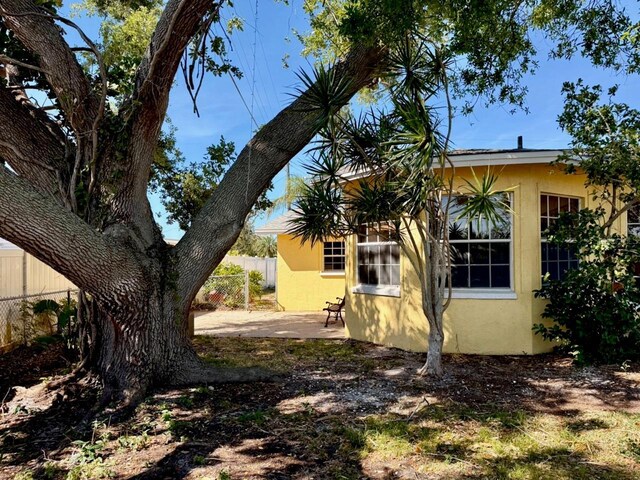 5615 Waneta Pl, Sarasota, FL 34231 - view of yard with a patio