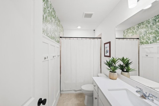 6563 Silverstar Dr, Sarasota, FL 34240 - full bathroom featuring wallpapered walls, vanity, and curtained shower