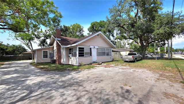 809 30th Ave E, Bradenton, FL 34208 - view of front of house with a chimney