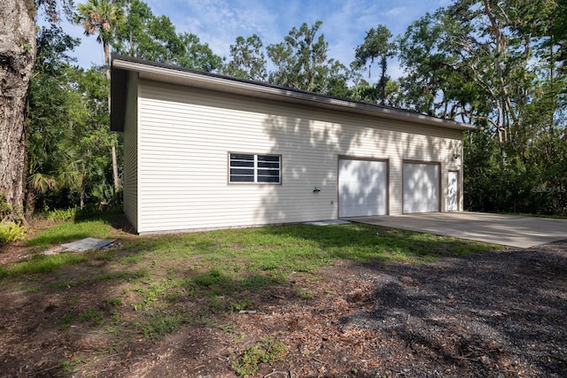 3804 65th St E, Bradenton, FL 34208 - garage with driveway