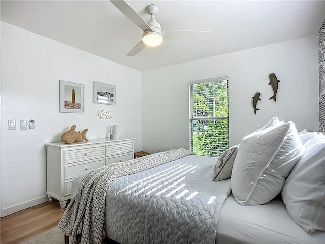 912 Ponderosa Pine Ln, Sarasota, FL 34243 - bedroom with light wood-style floors and a ceiling fan