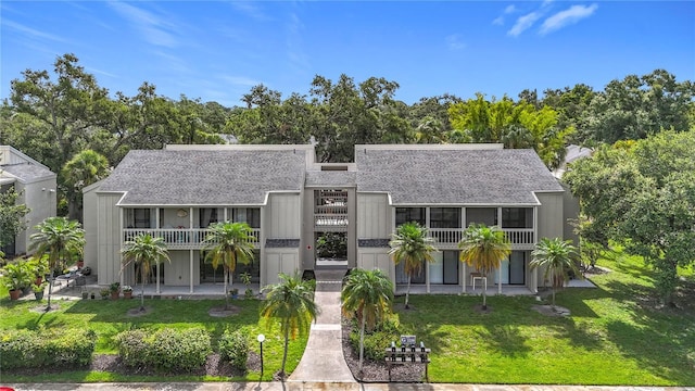 2220 Bahia Vista St Unit G4, Sarasota, FL 34239 - townhome / multi-family property featuring a front yard, roof with shingles, a patio, and a balcony