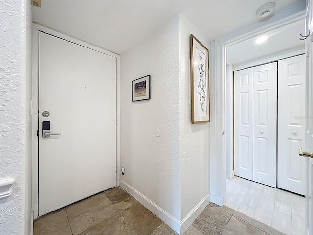 2220 Bahia Vista St Unit G4, Sarasota, FL 34239 - entryway featuring a textured wall