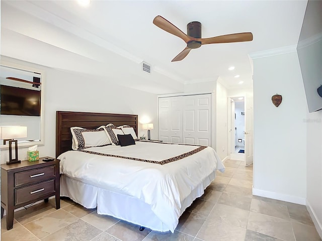 2220 Bahia Vista St Unit G4, Sarasota, FL 34239 - bedroom with a closet, crown molding, ceiling fan, and recessed lighting