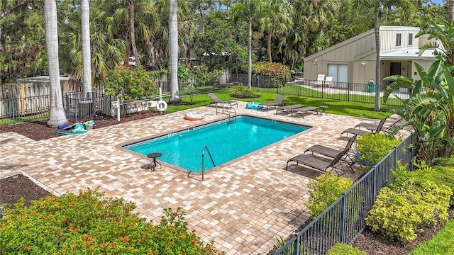 2220 Bahia Vista St Unit G4, Sarasota, FL 34239 - community pool featuring a patio area and view of scattered trees