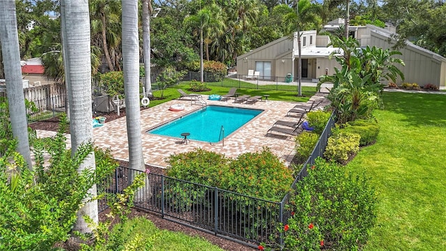 2220 Bahia Vista St Unit G4, Sarasota, FL 34239 - community pool with a patio and a fenced backyard