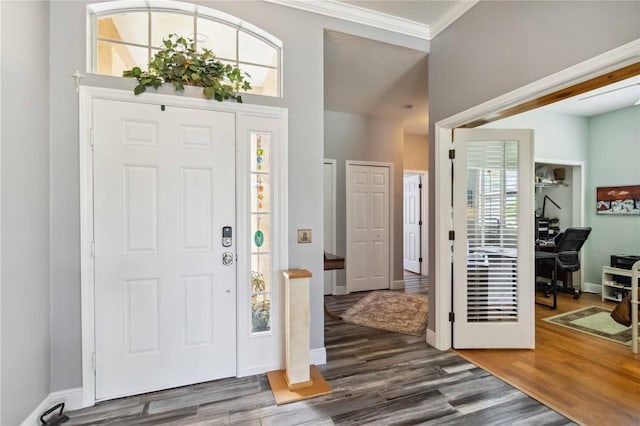 315 36th St NE, Bradenton, FL 34208 - entrance foyer featuring crown molding and wood finished floors