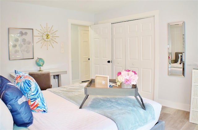1112 Montezuma Dr, Bradenton, FL 34209 - bedroom with wood finished floors and a closet