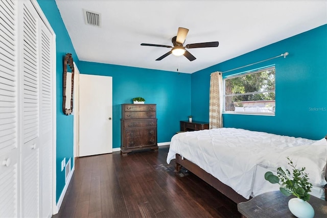 2866 E Rainbow Cir, Sarasota, FL 34231 - bedroom with hardwood / wood-style floors, a closet, and a ceiling fan