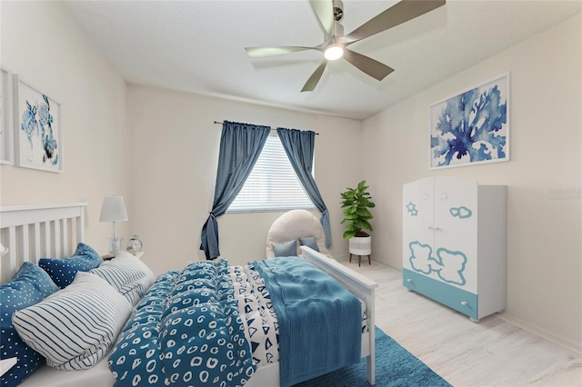 11915 Oak Ridge Dr, Parrish, FL 34219 - bedroom with wood finished floors and ceiling fan