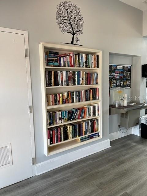 6908 Stoneywalk Ct, Bradenton, FL 34203 - unfurnished room with wood finished floors and baseboards