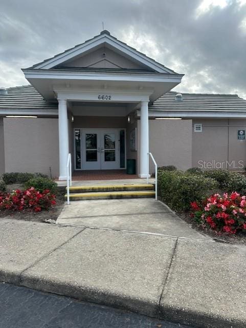 6908 Stoneywalk Ct, Bradenton, FL 34203 - entrance to property featuring french doors and stucco siding
