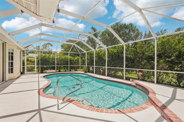 25433 Colon Dr, Punta Gorda, FL 33983 - swimming pool featuring a patio