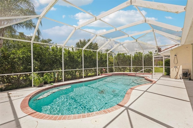 25433 Colon Dr, Punta Gorda, FL 33983 - swimming pool featuring a patio area and a lanai