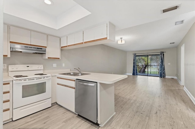 7866 Eagle Creek Dr Unit 7866, Sarasota, FL 34243 - kitchen with electric range, under cabinet range hood, stainless steel dishwasher, light countertops, and a peninsula