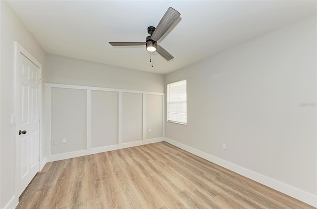 3005 Chianti Ct Unit 103, Sarasota, FL 34237 - unfurnished bedroom featuring light wood-style flooring, ceiling fan, and a closet