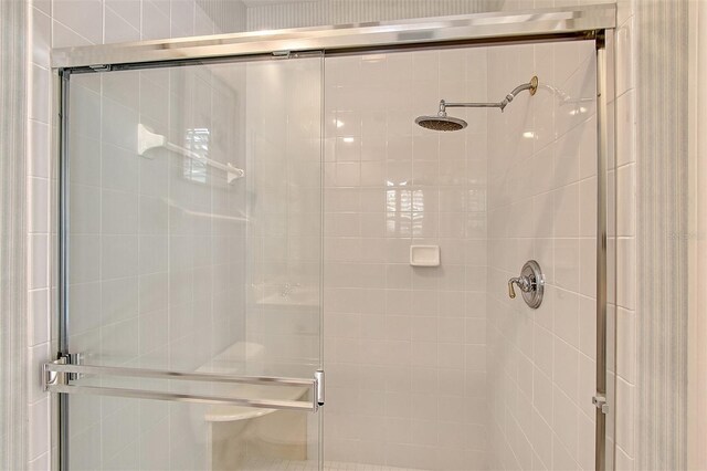 5839 Los Verdes Ct, Bradenton, FL 34210 - full bath with a shower stall