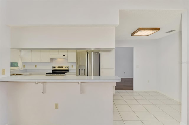 1144 Hoover St, Nokomis, FL 34275 - kitchen featuring stainless steel appliances, under cabinet range hood, light countertops, a peninsula, and a breakfast bar area