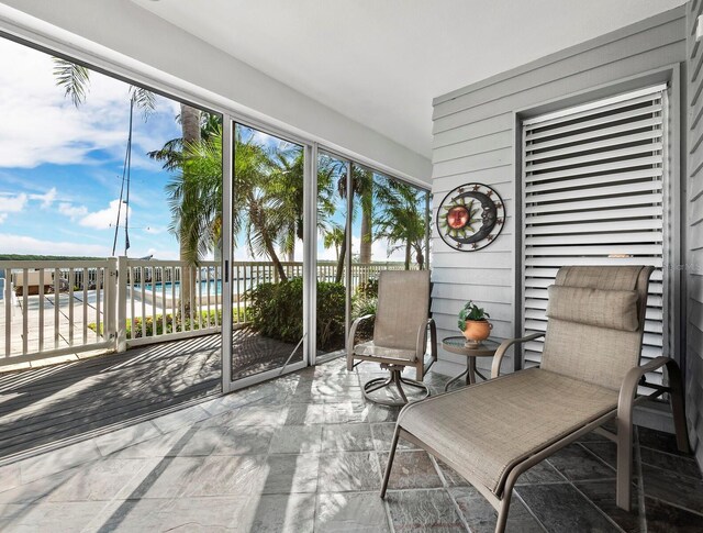 615 Dream Island Pl Unit 105, Longboat Key, FL 34228 - view of sunroom / solarium