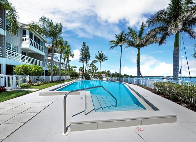 615 Dream Island Pl Unit 105, Longboat Key, FL 34228 - community pool with a patio area