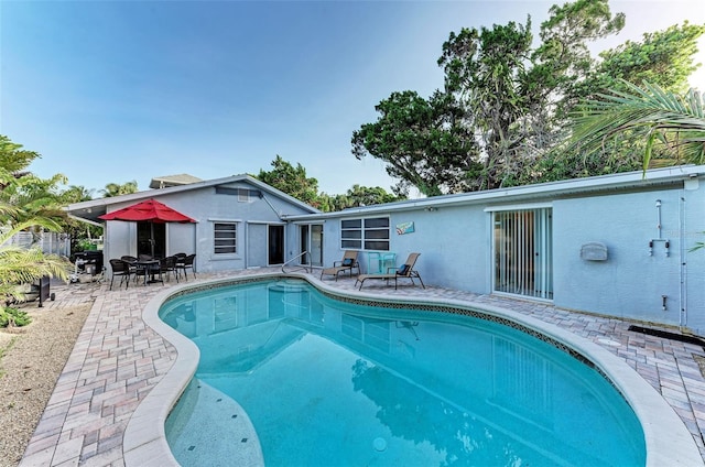 160 Coolidge Dr, Sarasota, FL 34236 - outdoor pool with a patio