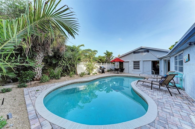 160 Coolidge Dr, Sarasota, FL 34236 - view of pool featuring a patio and a fenced backyard