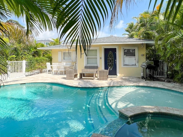 152 Coolidge Dr, Sarasota, FL 34236 - view of swimming pool with a pool with connected hot tub, grilling area, and a patio area