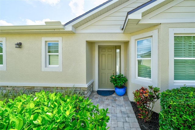3681 Divot Ln, Sarasota, FL 34232 - doorway to property featuring stucco siding