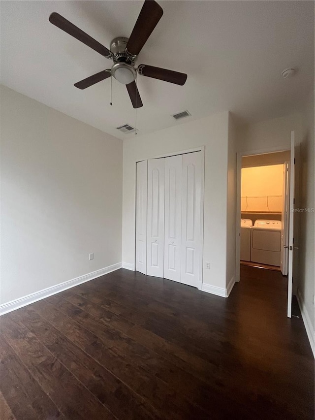 2119-2125 Montclair Dr Unit 2119 & 2125, Sarasota, FL 34231 - unfurnished bedroom featuring washer and dryer, dark wood-type flooring, a closet, and ceiling fan