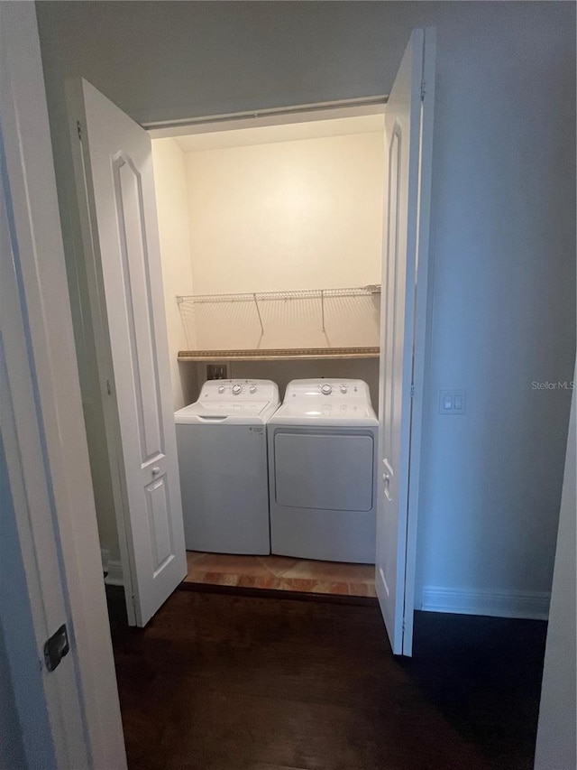 2119-2125 Montclair Dr Unit 2119 & 2125, Sarasota, FL 34231 - laundry room featuring independent washer and dryer and dark wood-style floors