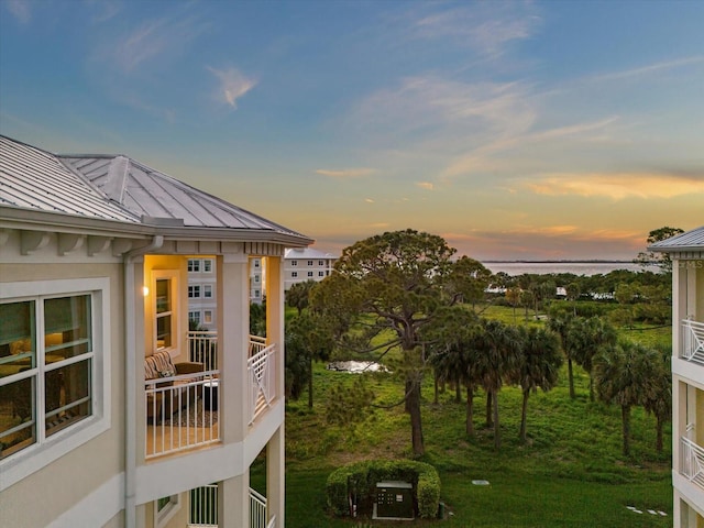 7840 34th Ave W Unit 303, Bradenton, FL 34209 - view of yard at dusk
