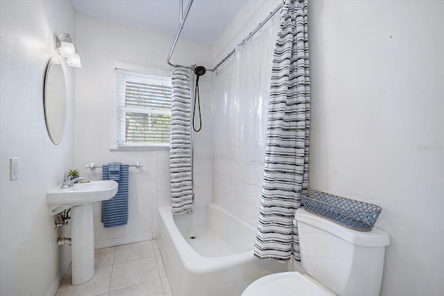 520 27th St W, Bradenton, FL 34205 - bathroom with tile patterned flooring and shower / bath combo