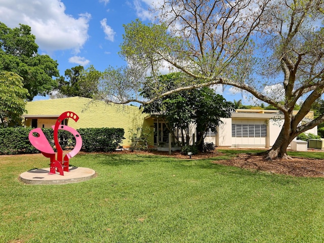 2295 Gulf Of Mexico Dr Unit 64S, Longboat Key, FL 34228 - view of green lawn