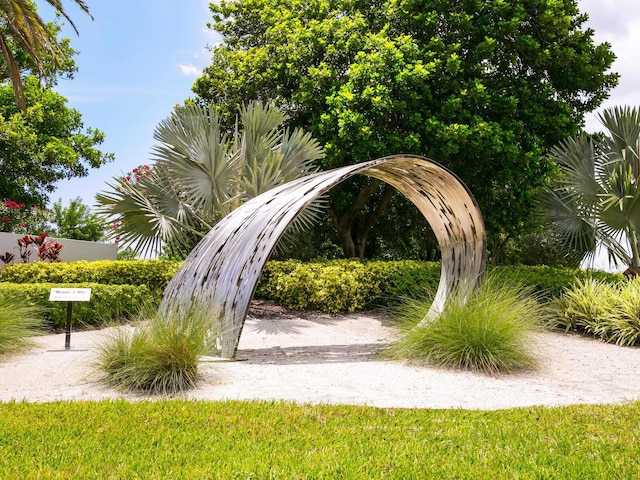 2295 Gulf Of Mexico Dr Unit 64S, Longboat Key, FL 34228 - view of yard