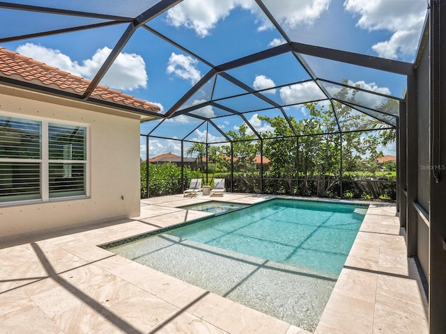 10120 Carnoustie Pl, Bradenton, FL 34211 - view of swimming pool featuring a patio, a pool with connected hot tub, and glass enclosure