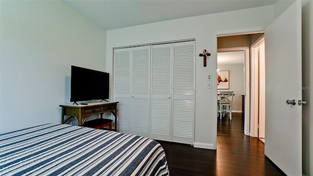 3305 Notre Dame Pl Unit 3305, Bradenton, FL 34207 - bedroom featuring dark wood finished floors and a closet