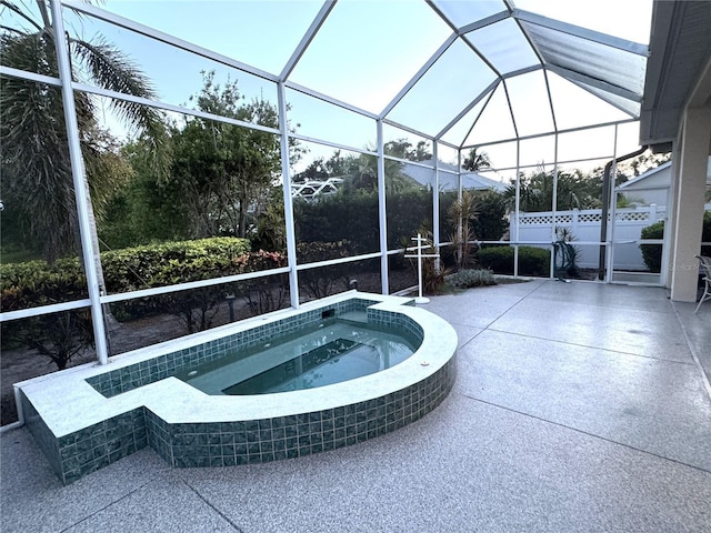 8616 15th Ave NW, Bradenton, FL 34209 - view of pool featuring an in-ground hot tub, a patio area, and glass enclosure