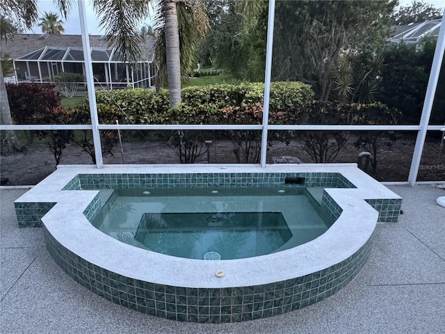 8616 15th Ave NW, Bradenton, FL 34209 - view of swimming pool with an in-ground hot tub