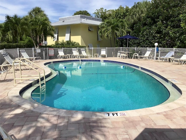 5310 Gulf Of Mexico Dr Unit 18, Longboat Key, FL 34228 - community pool featuring a patio area