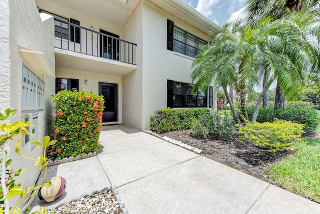 7110 Fairway Bend Ln Unit 181, Sarasota, FL 34243 - doorway to property with stucco siding
