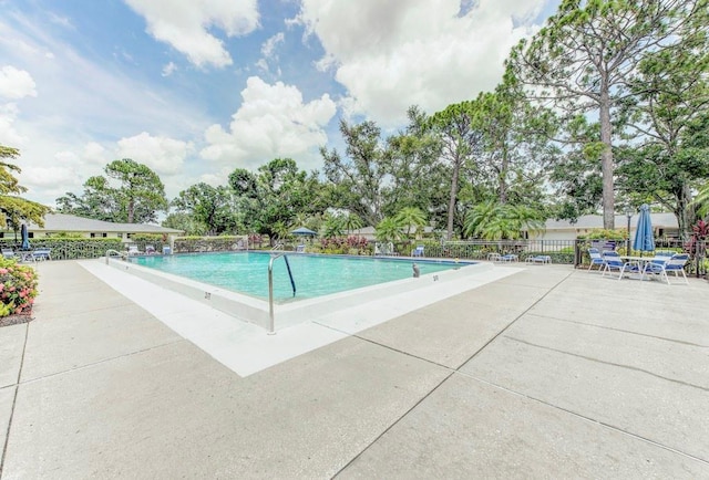 7110 Fairway Bend Ln Unit 181, Sarasota, FL 34243 - community pool with a patio