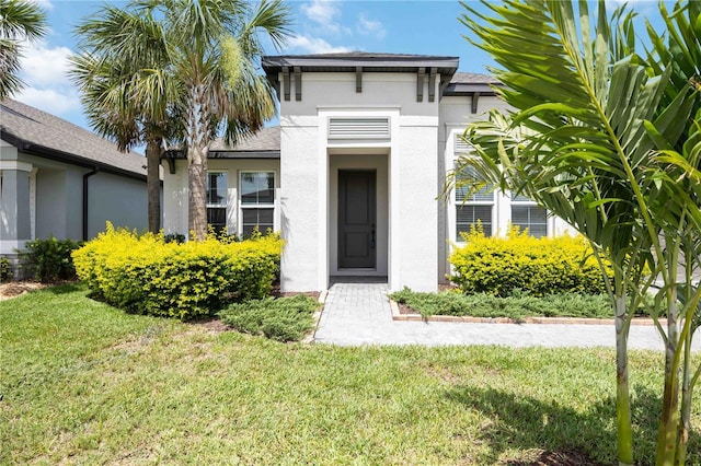 918 Fernleaf Run, Bradenton, FL 34212 - view of front facade featuring stucco siding and a front yard