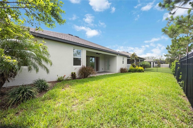 918 Fernleaf Run, Bradenton, FL 34212 - back of house with ceiling fan, stucco siding, and a fenced backyard