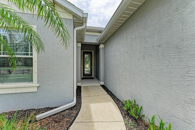 6516 Palm Leaf Ct, Sarasota, FL 34243 - doorway to property featuring stucco siding