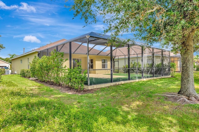5005 Torrey Pines Run, Bradenton, FL 34211 - rear view of property with a lawn, a lanai, and stucco siding