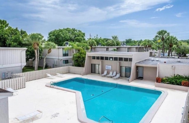 4001 Beneva Rd Unit 319, Sarasota, FL 34233 - community pool with a patio area