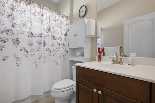 7750 Ridgelake Cir, Bradenton, FL 34203 - full bath featuring vanity, a shower with curtain, and tile patterned flooring