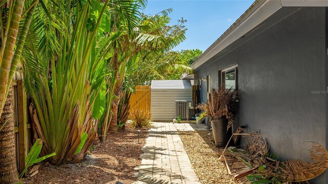 3525 Riviera Dr, Sarasota, FL 34232 - view of yard